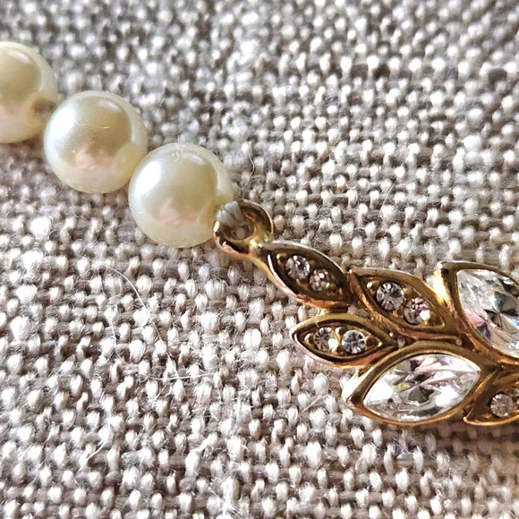 Vintage elegant necklace faux pearls clear rhinestones. Bridal. Wedding Gold - Picture 5 of 10
